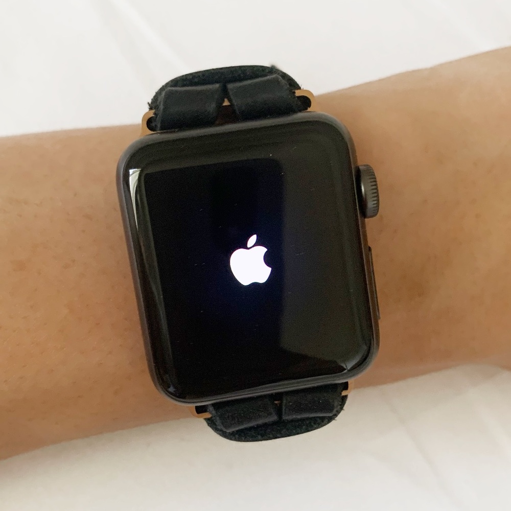 Space Gray Apple Watch - Series 3 (38mm)
